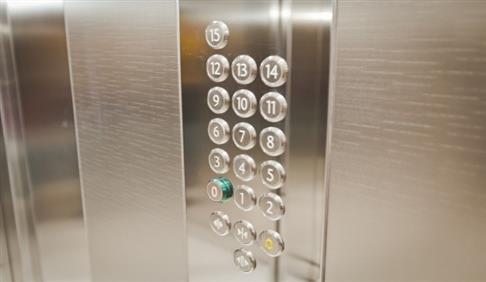 هشدار در خصوص آزمون ادواری و صحت سنجی عملکرد آسانسورها 